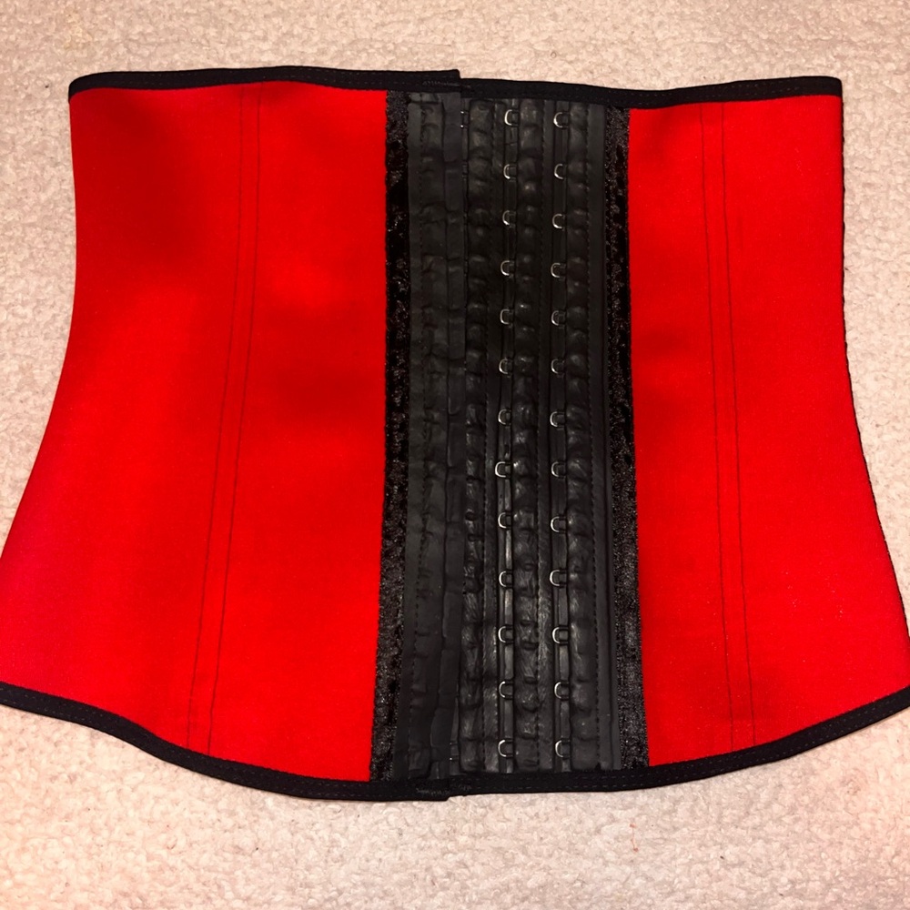 3 layer custom Colombian waist trainers (Cotton, Latex, Lycra).